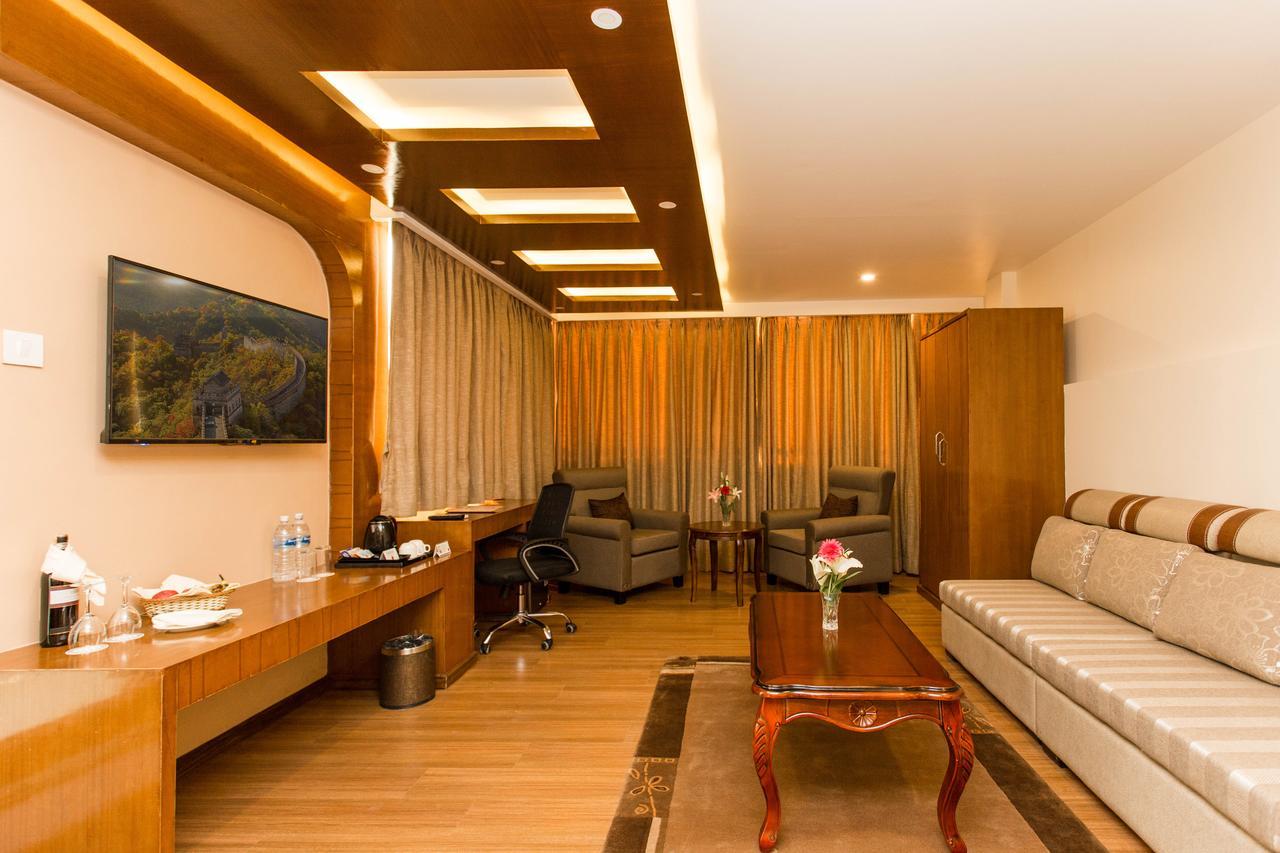 Yatri Hotel Kathmandu Exterior foto